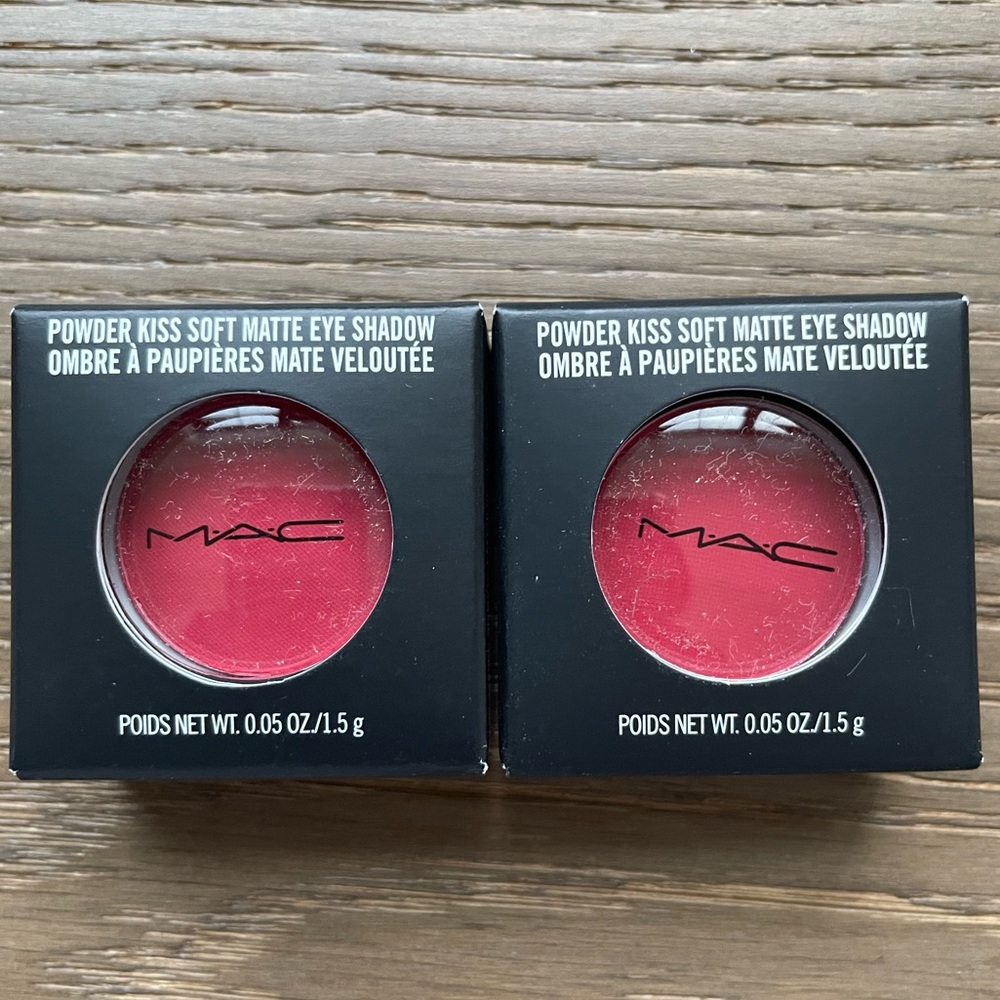 NIB MAC Powder Kiss Soft Mayte Eye Shadow Color : Werk,Werk, Werk (Classic Red)
